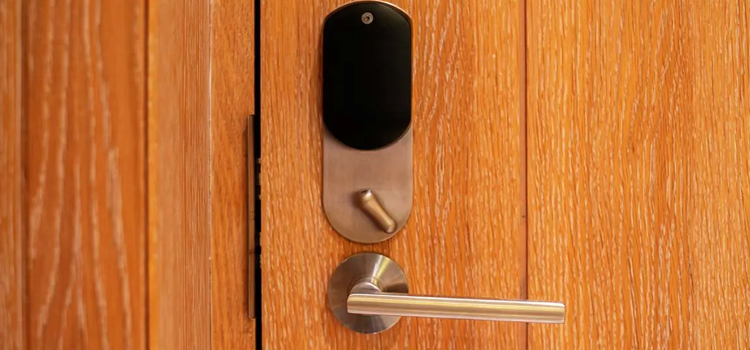 Automatic Locking Door Knob Gustine
